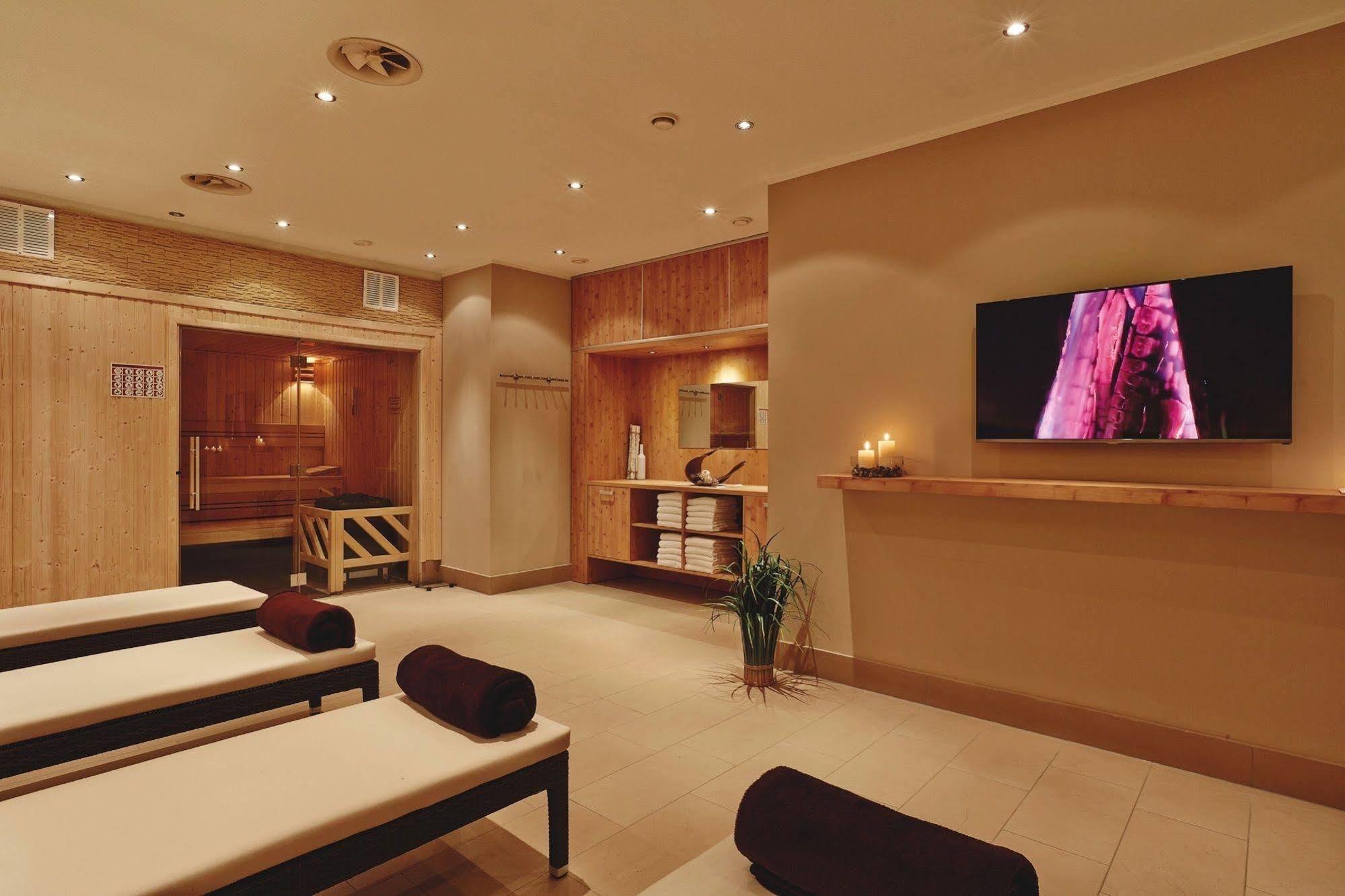 เอช+ โฮเต็ล ฮันโนเวอร์ Hotel ภายนอก รูปภาพ