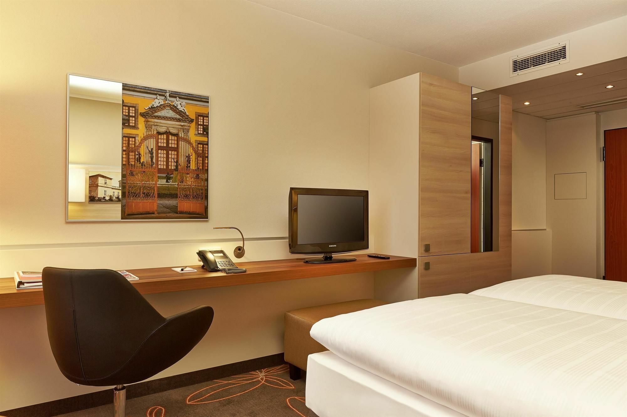 เอช+ โฮเต็ล ฮันโนเวอร์ Hotel ภายนอก รูปภาพ